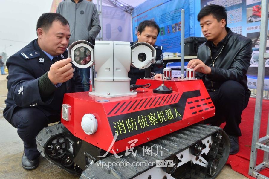 北京凌天攜消防滅火機器人、偵查機器人助力人全國?；窇?yīng)急救援