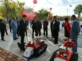 排煙機器人，滅火機器人亮相北京市全市應(yīng)急救援演練