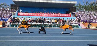 凌天攜帶四足機器狗、偵檢無人機等高精尖裝備走進校園，助力北京通州市馬駒橋學校首屆科技嘉年華