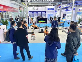 【消防機(jī)器狗系列亮相石油展】北京凌天滅火四足機(jī)器狗、偵察四足機(jī)器狗、運(yùn)輸四足機(jī)器狗、消防系留滅火無(wú)人機(jī)等重點(diǎn)裝備亮相展會(huì)！